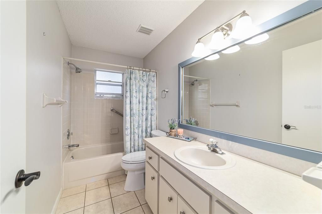 Activo con contrato: $159,999 (2 camas, 2 baños, 1385 Pies cuadrados)