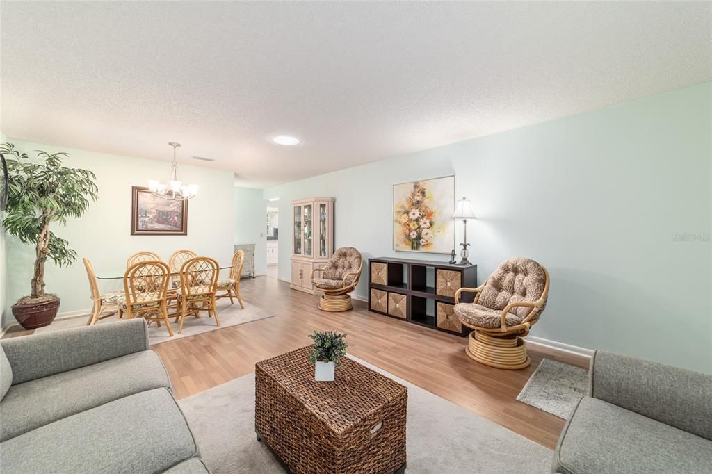 Activo con contrato: $159,999 (2 camas, 2 baños, 1385 Pies cuadrados)