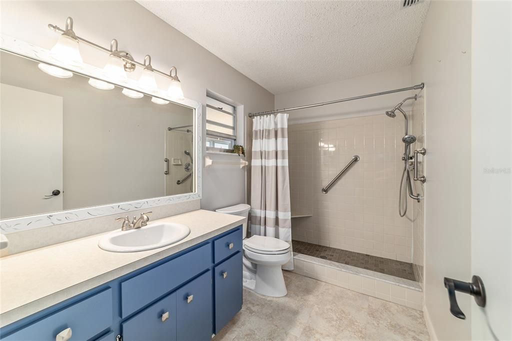 Activo con contrato: $159,999 (2 camas, 2 baños, 1385 Pies cuadrados)