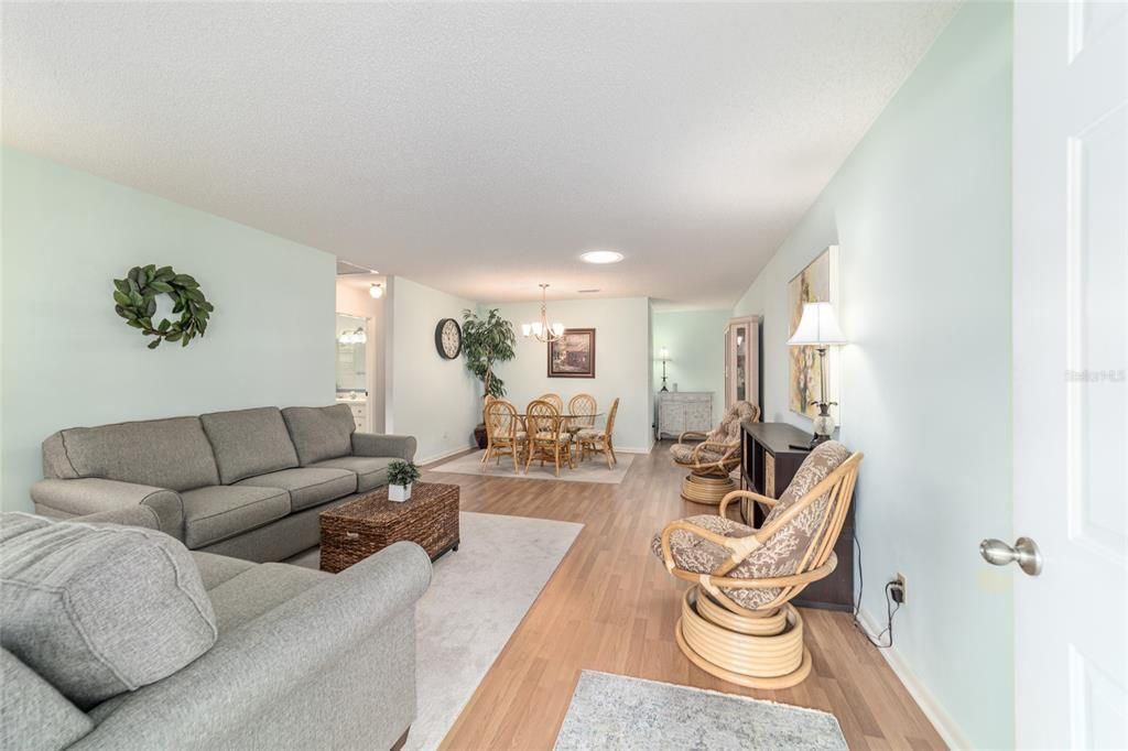 Activo con contrato: $159,999 (2 camas, 2 baños, 1385 Pies cuadrados)
