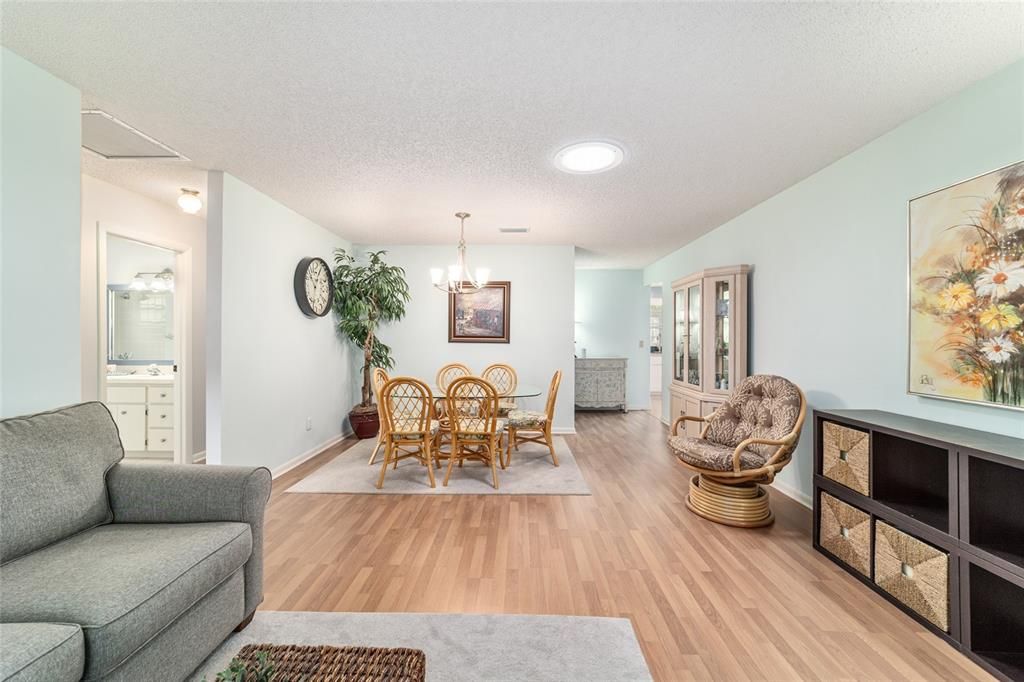 Activo con contrato: $159,999 (2 camas, 2 baños, 1385 Pies cuadrados)