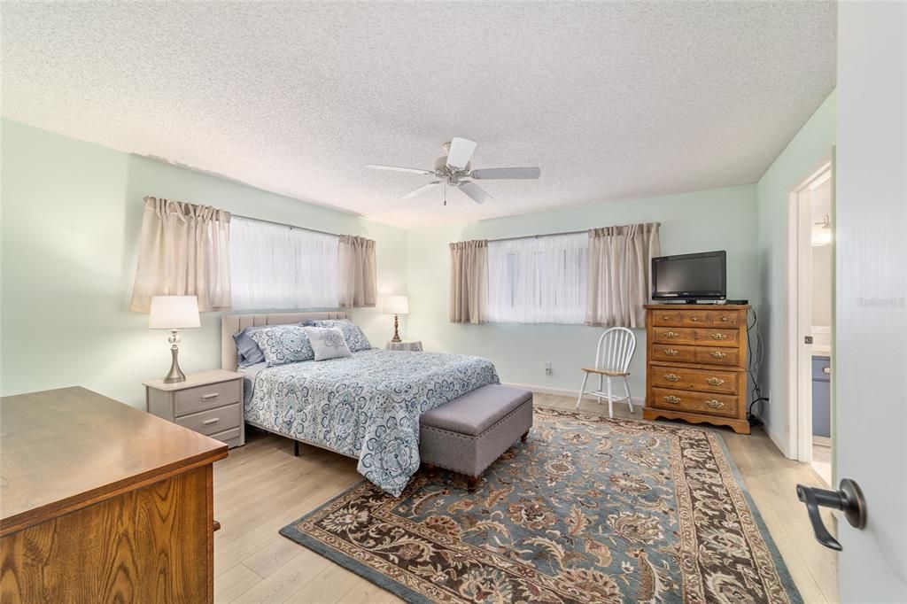 Activo con contrato: $159,999 (2 camas, 2 baños, 1385 Pies cuadrados)