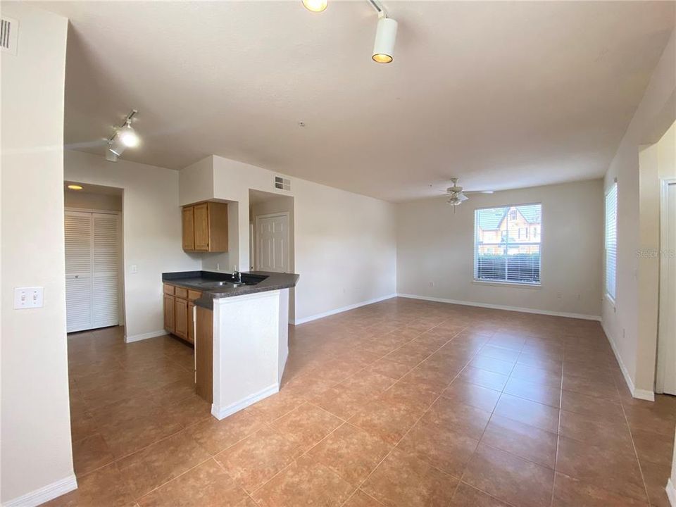 В аренду: $1,595 (2 спален, 2 ванн, 1077 Квадратных фут)