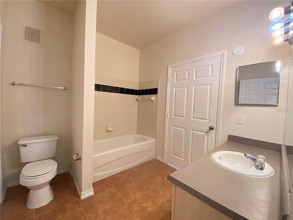 В аренду: $1,595 (2 спален, 2 ванн, 1077 Квадратных фут)