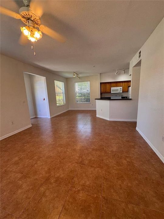 В аренду: $1,595 (2 спален, 2 ванн, 1077 Квадратных фут)