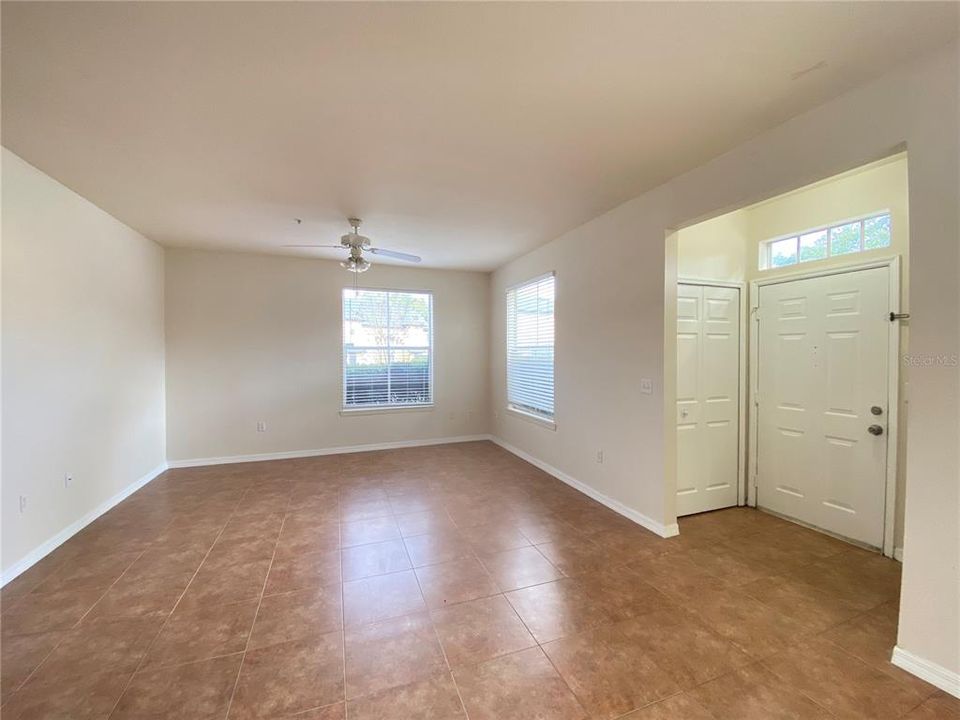 В аренду: $1,595 (2 спален, 2 ванн, 1077 Квадратных фут)
