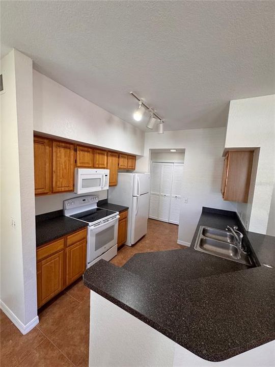 В аренду: $1,595 (2 спален, 2 ванн, 1077 Квадратных фут)