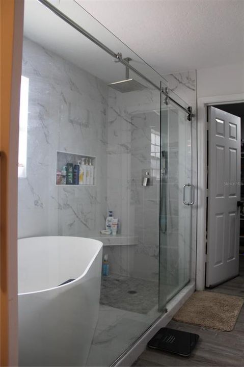 For Sale: $435,000 (4 beds, 2 baths, 2476 Square Feet)