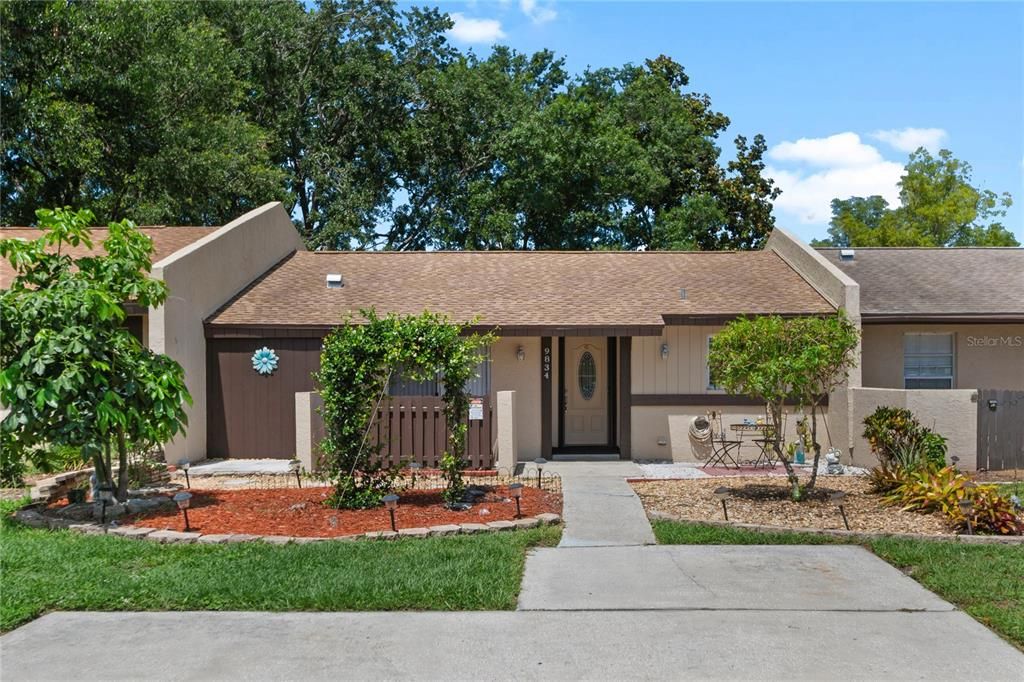 For Sale: $268,000 (2 beds, 2 baths, 1065 Square Feet)