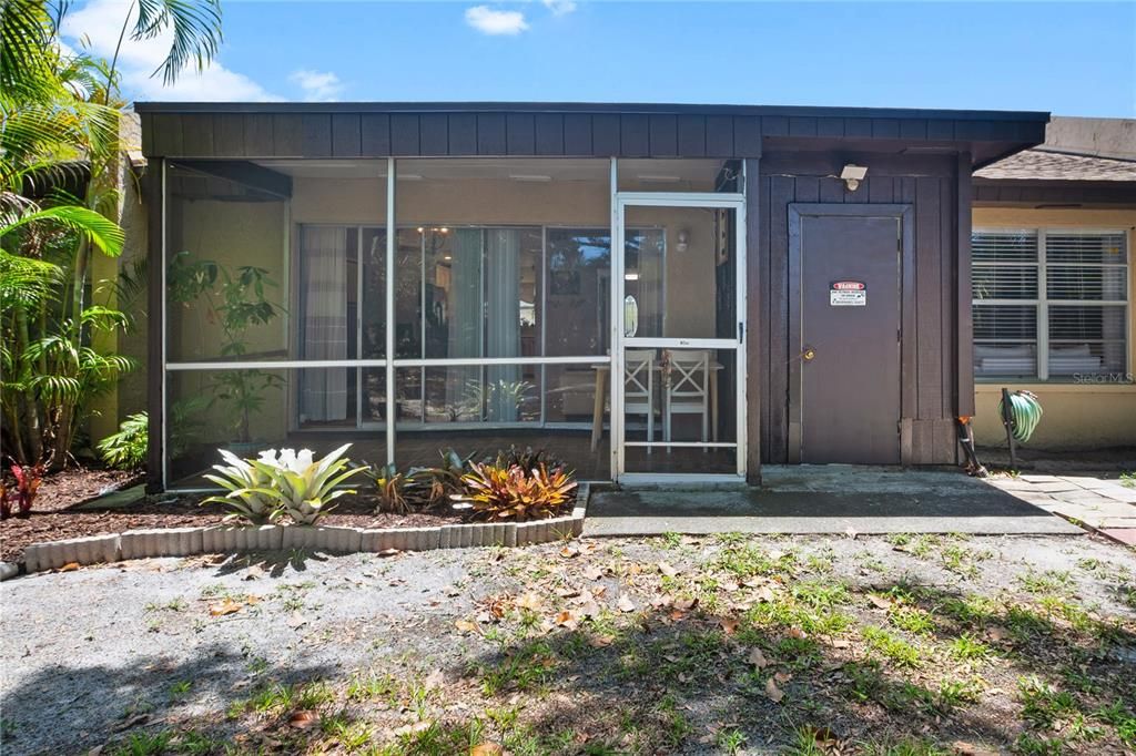 For Sale: $268,000 (2 beds, 2 baths, 1065 Square Feet)
