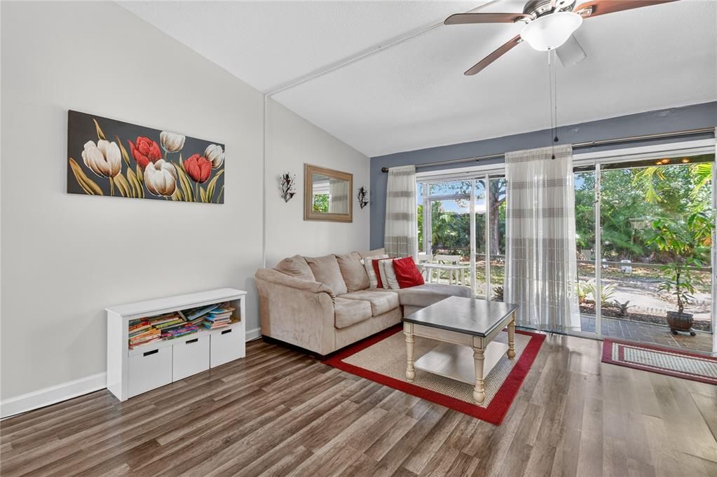 For Sale: $268,000 (2 beds, 2 baths, 1065 Square Feet)