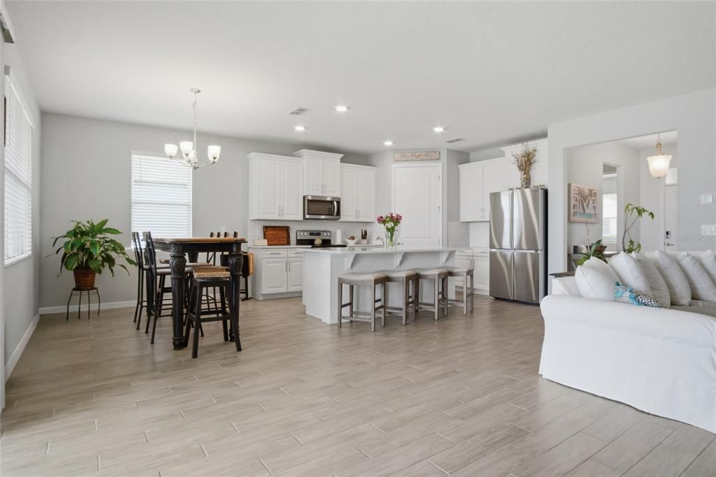 For Sale: $399,000 (3 beds, 2 baths, 1662 Square Feet)