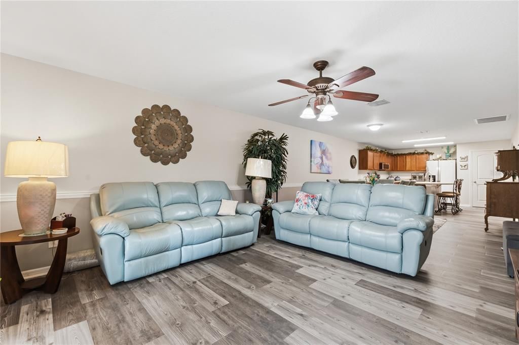 For Sale: $300,000 (3 beds, 2 baths, 1516 Square Feet)