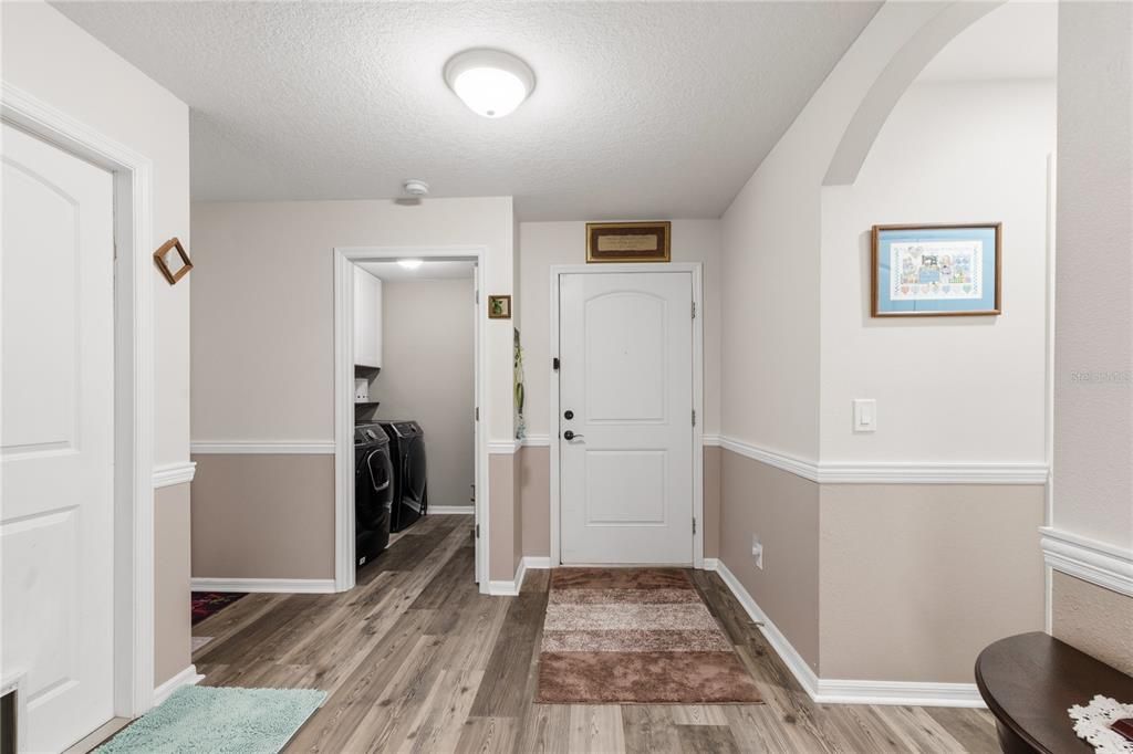 For Sale: $300,000 (3 beds, 2 baths, 1516 Square Feet)