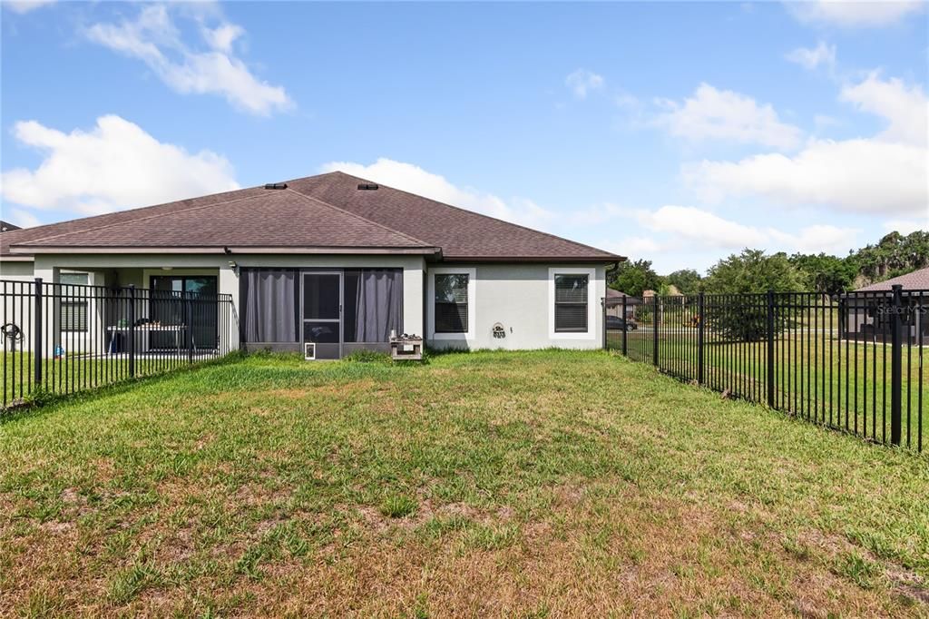 For Sale: $300,000 (3 beds, 2 baths, 1516 Square Feet)