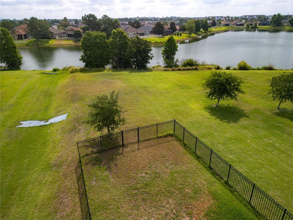 For Sale: $300,000 (3 beds, 2 baths, 1516 Square Feet)