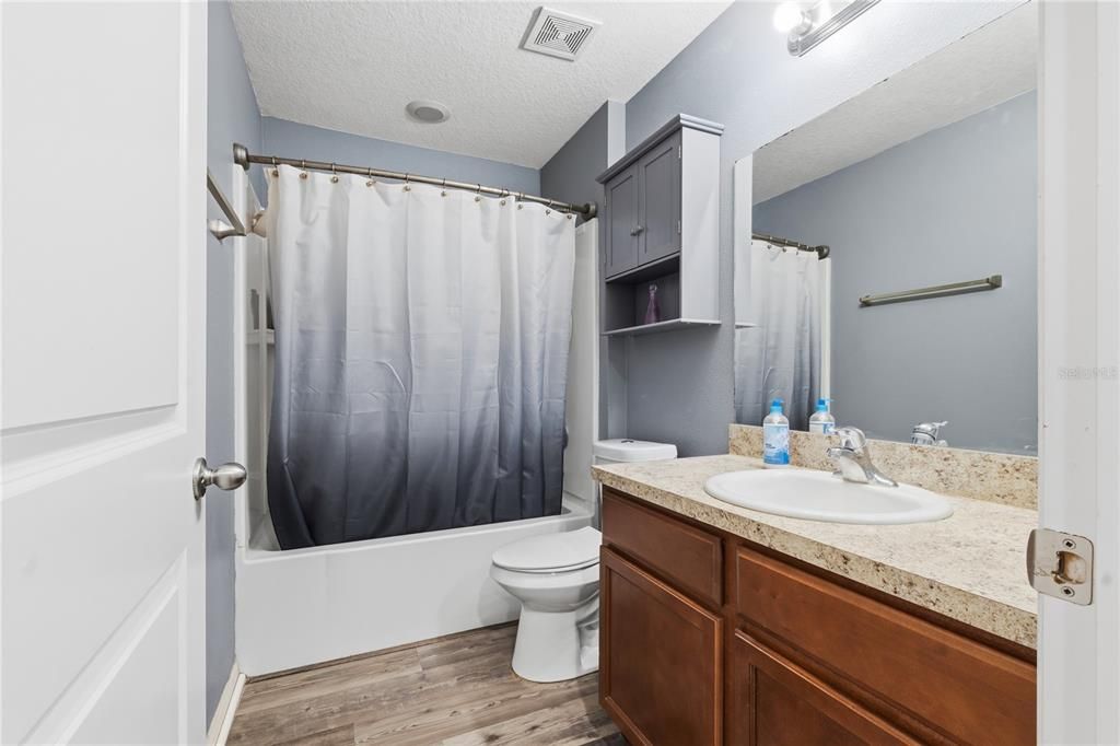 For Sale: $300,000 (3 beds, 2 baths, 1516 Square Feet)
