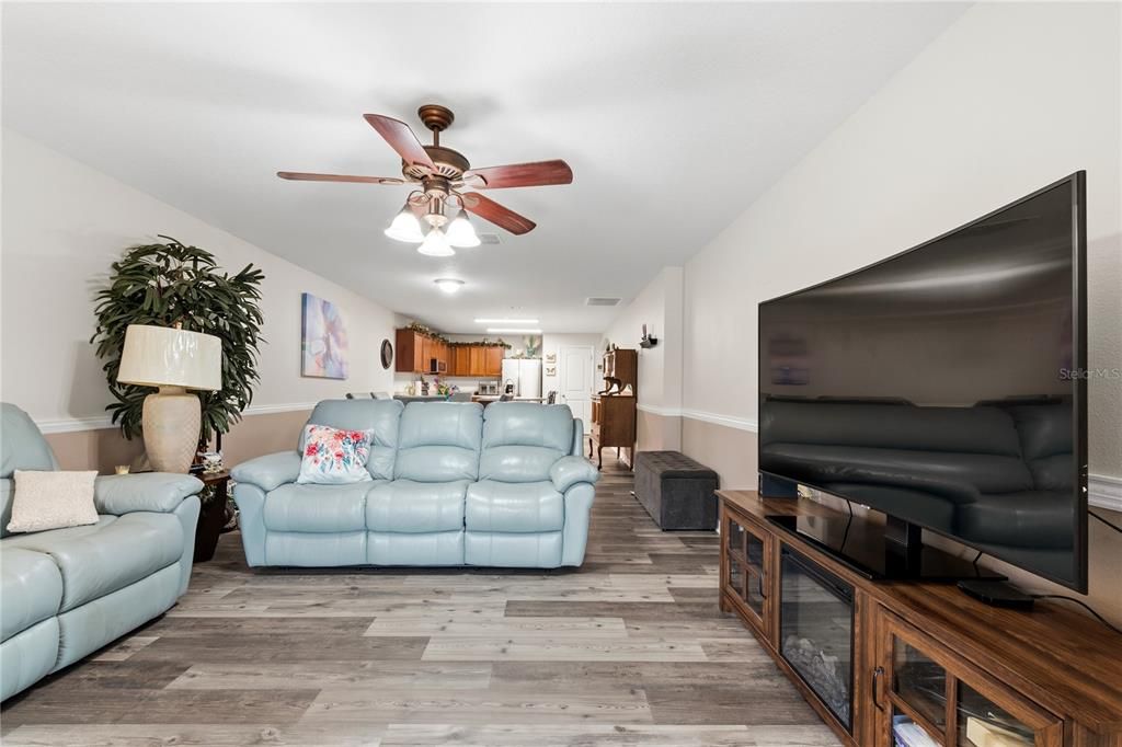 For Sale: $300,000 (3 beds, 2 baths, 1516 Square Feet)