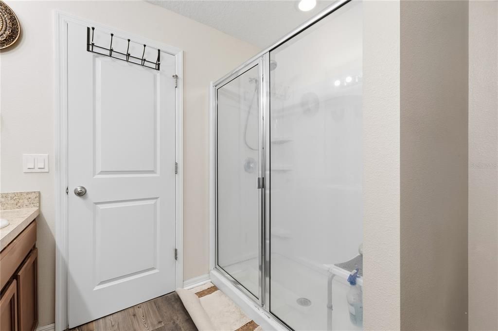 For Sale: $300,000 (3 beds, 2 baths, 1516 Square Feet)