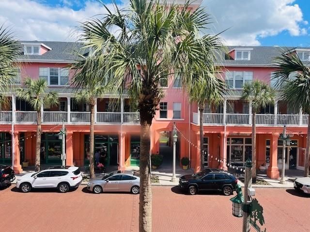 For Rent: $1,800 (1 beds, 1 baths, 640 Square Feet)