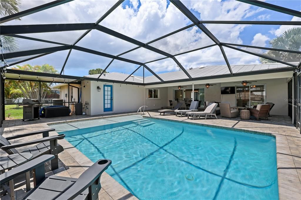 For Sale: $875,000 (4 beds, 2 baths, 1983 Square Feet)