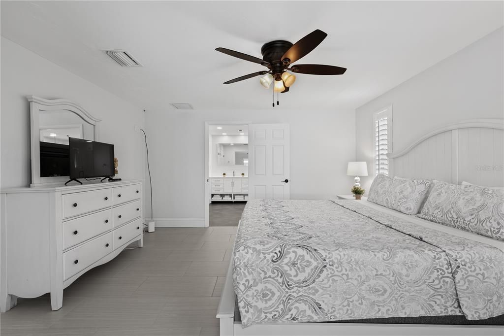 For Sale: $875,000 (4 beds, 2 baths, 1983 Square Feet)