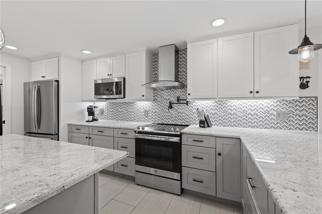 For Sale: $875,000 (4 beds, 2 baths, 1983 Square Feet)
