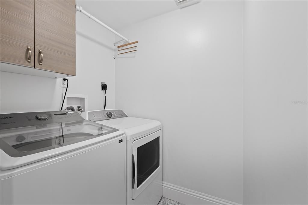 For Sale: $875,000 (4 beds, 2 baths, 1983 Square Feet)