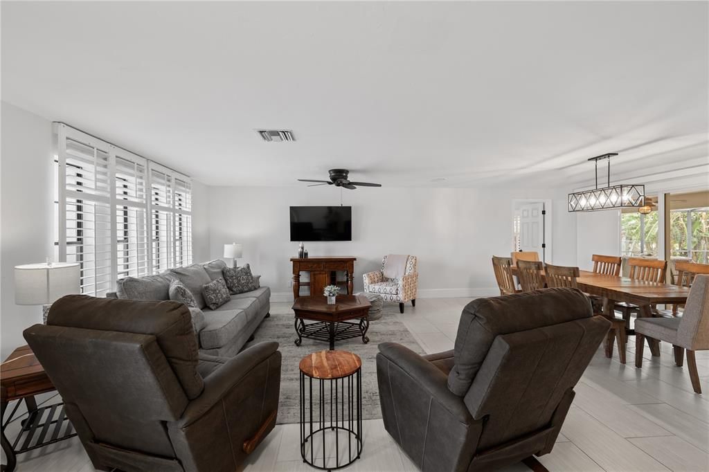 For Sale: $875,000 (4 beds, 2 baths, 1983 Square Feet)