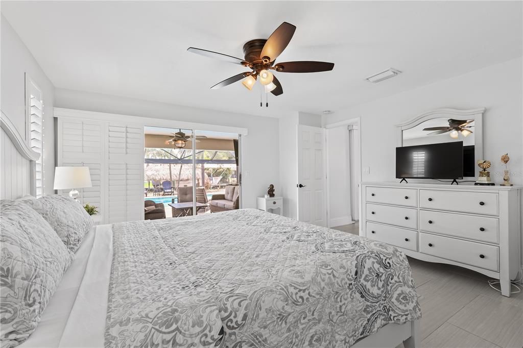 For Sale: $875,000 (4 beds, 2 baths, 1983 Square Feet)