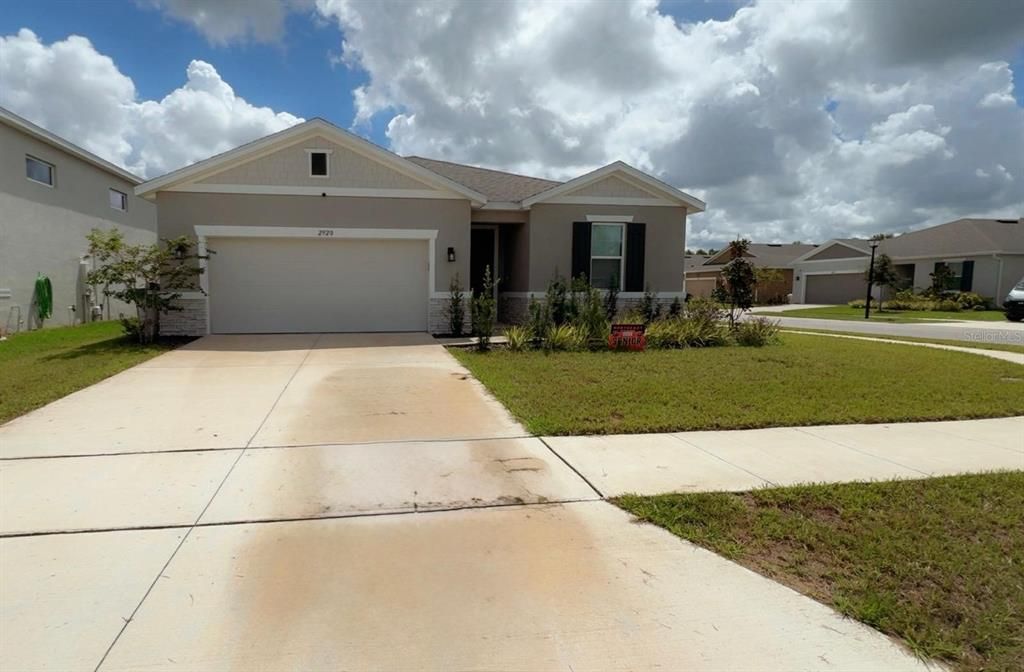 For Rent: $2,500 (4 beds, 3 baths, 2097 Square Feet)