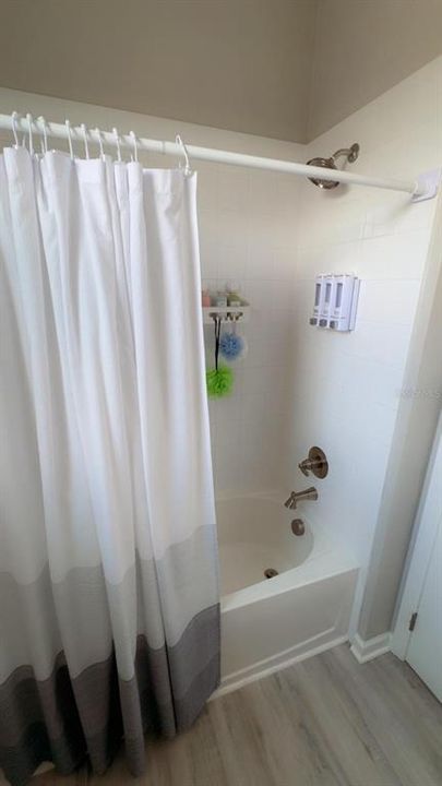 For Rent: $2,500 (4 beds, 3 baths, 2097 Square Feet)