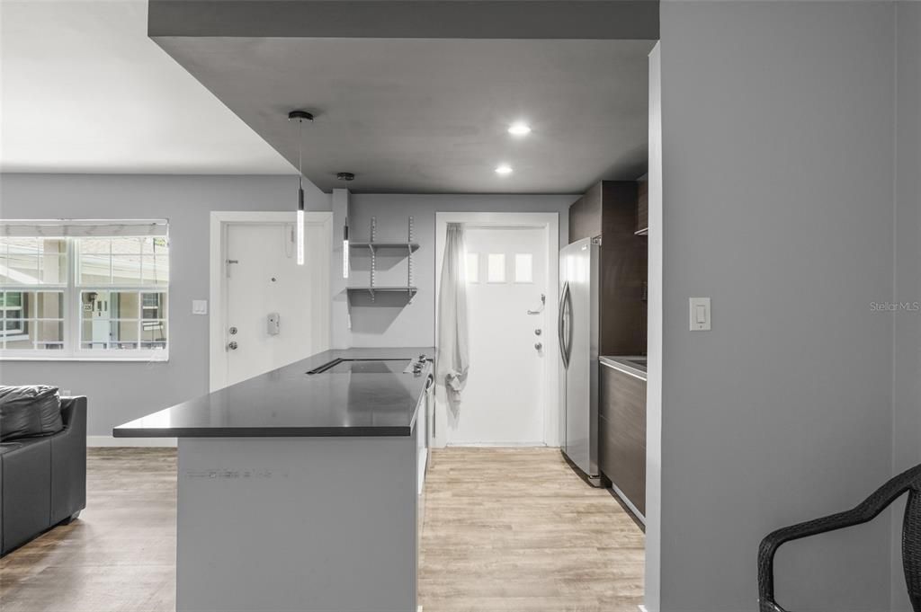 На продажу: $199,900 (2 спален, 1 ванн, 851 Квадратных фут)