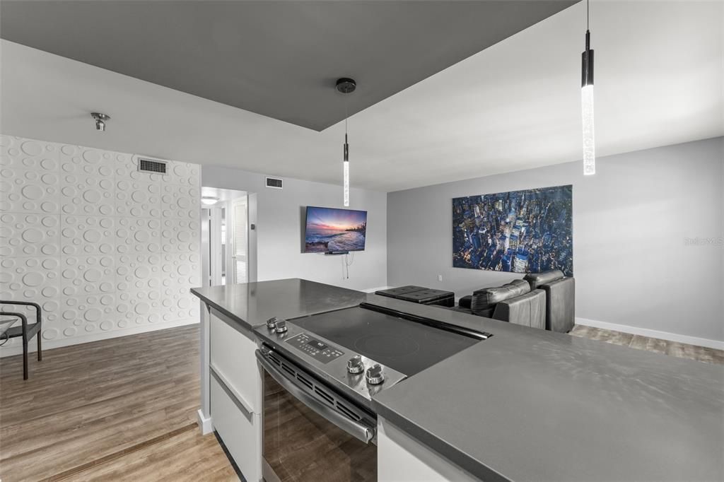 На продажу: $199,900 (2 спален, 1 ванн, 851 Квадратных фут)