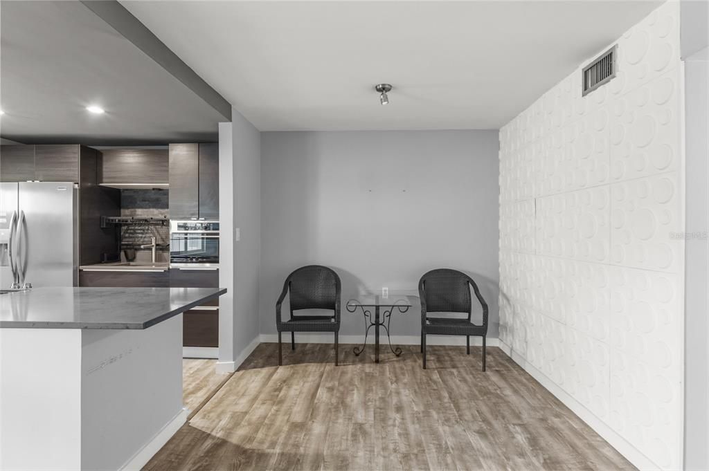 На продажу: $199,900 (2 спален, 1 ванн, 851 Квадратных фут)