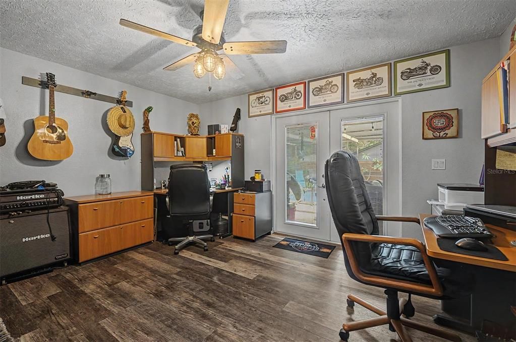 For Sale: $380,000 (2 beds, 2 baths, 1691 Square Feet)