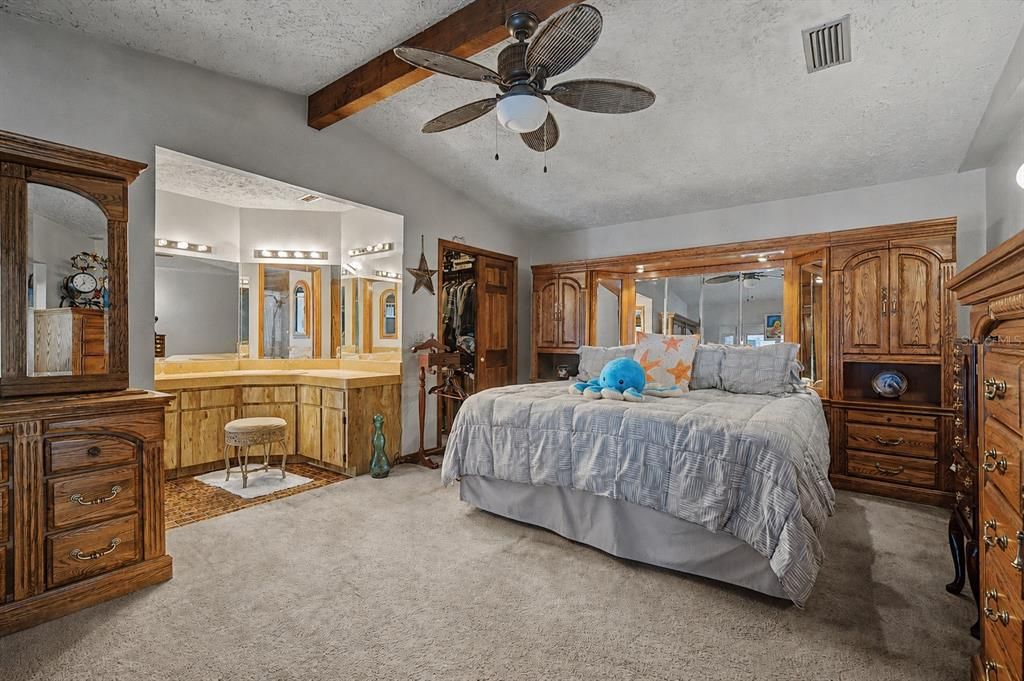 For Sale: $380,000 (2 beds, 2 baths, 1691 Square Feet)