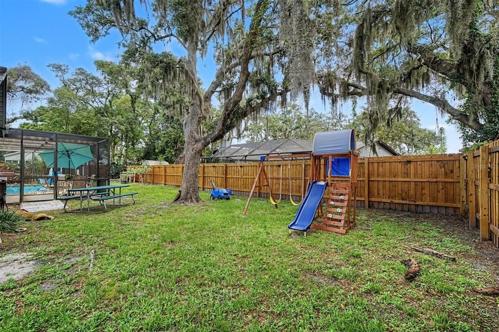 For Sale: $380,000 (2 beds, 2 baths, 1691 Square Feet)
