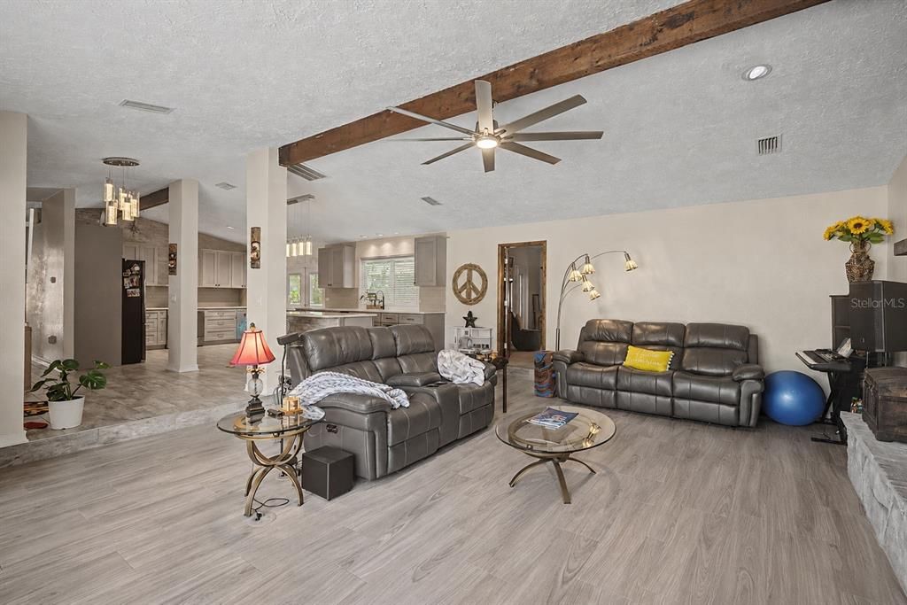 For Sale: $380,000 (2 beds, 2 baths, 1691 Square Feet)