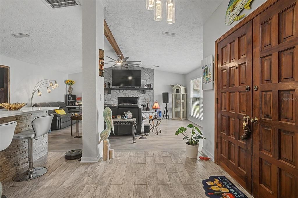 For Sale: $380,000 (2 beds, 2 baths, 1691 Square Feet)