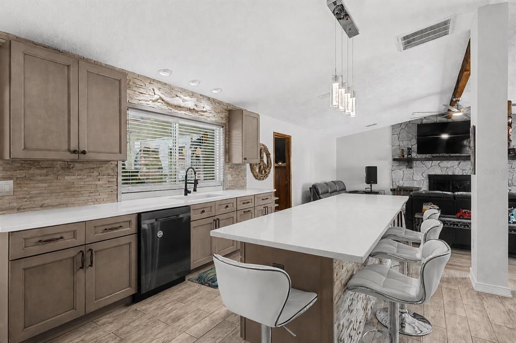 For Sale: $380,000 (2 beds, 2 baths, 1691 Square Feet)