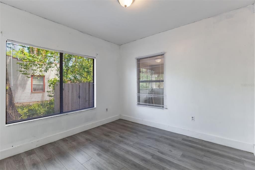For Sale: $235,000 (2 beds, 1 baths, 944 Square Feet)