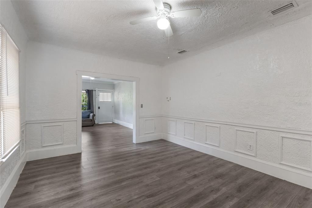 For Sale: $235,000 (2 beds, 1 baths, 944 Square Feet)