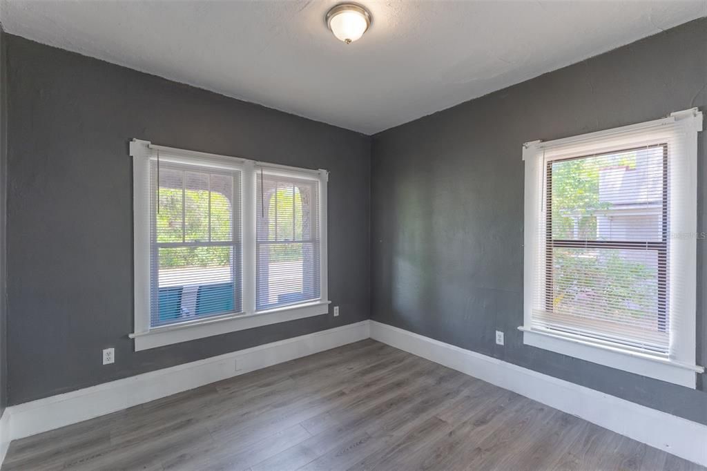 For Sale: $235,000 (2 beds, 1 baths, 944 Square Feet)