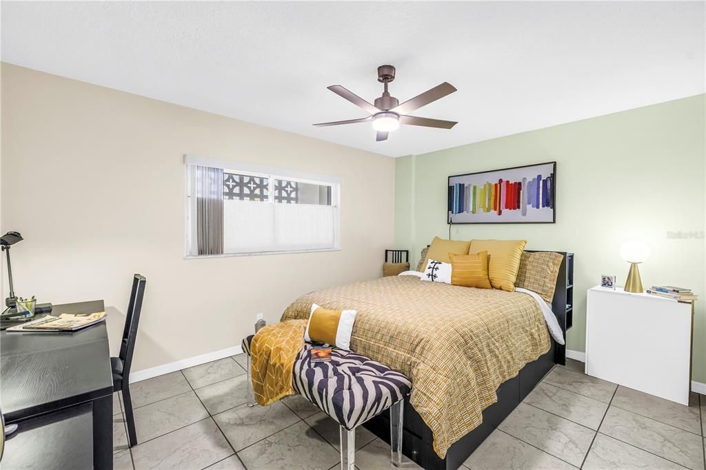 For Sale: $384,900 (1 beds, 1 baths, 730 Square Feet)