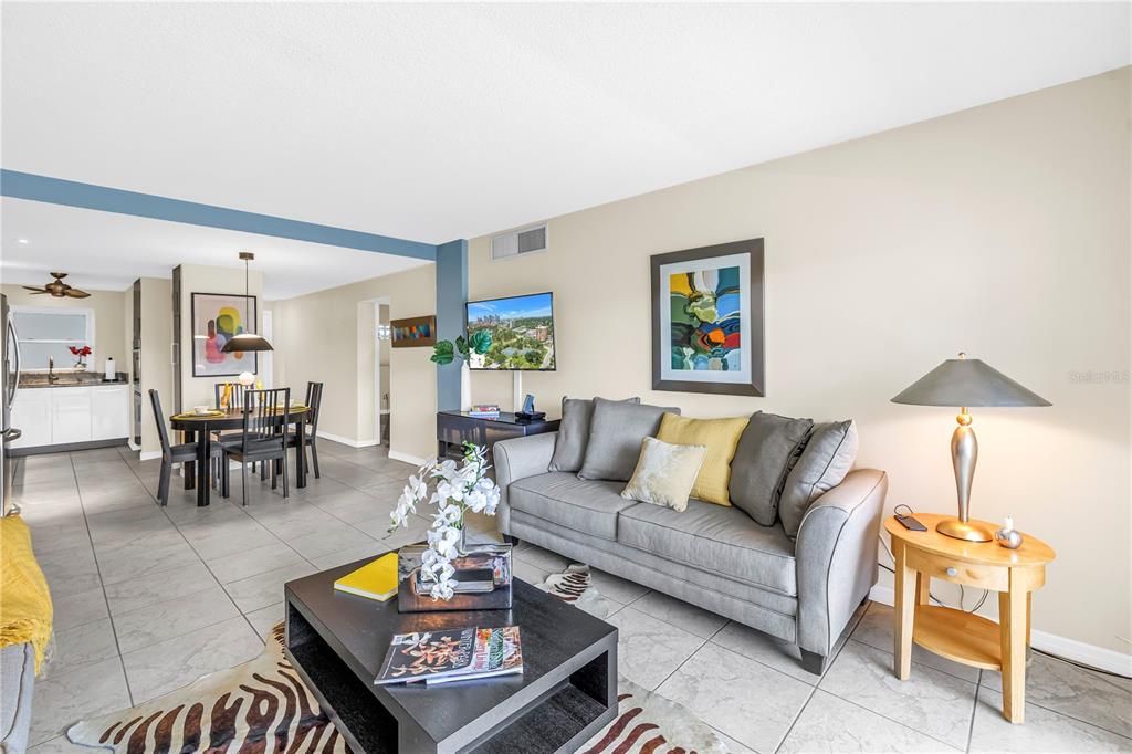 For Sale: $384,900 (1 beds, 1 baths, 730 Square Feet)