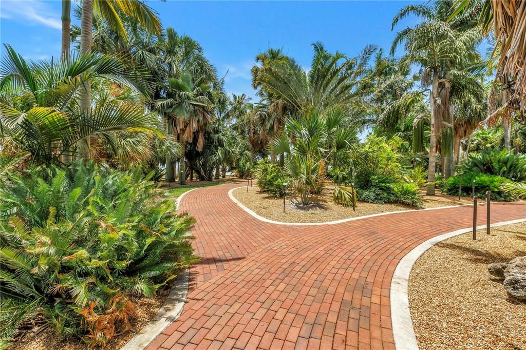 For Sale: $384,900 (1 beds, 1 baths, 730 Square Feet)