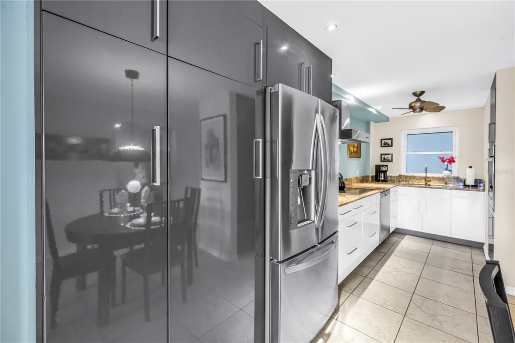 For Sale: $384,900 (1 beds, 1 baths, 730 Square Feet)