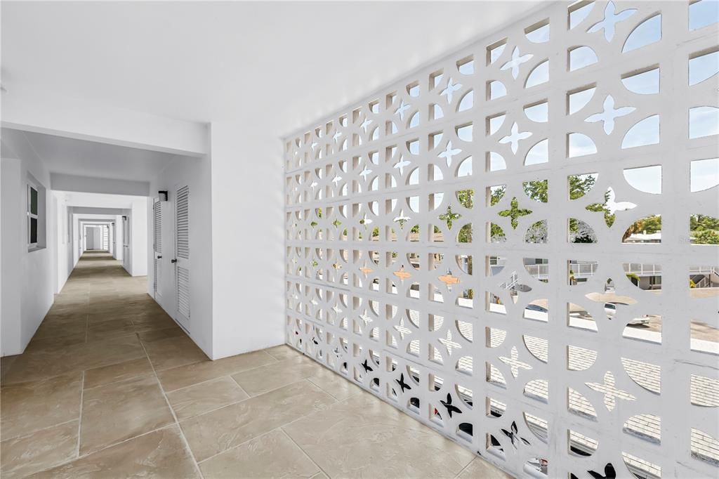 For Sale: $384,900 (1 beds, 1 baths, 730 Square Feet)