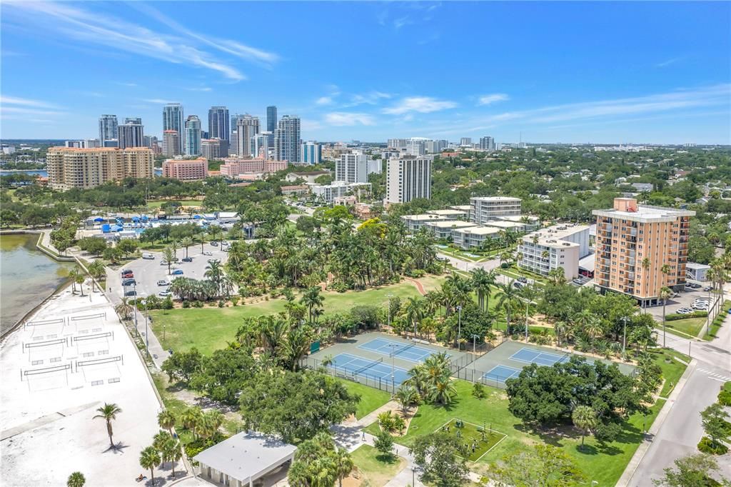 For Sale: $384,900 (1 beds, 1 baths, 730 Square Feet)